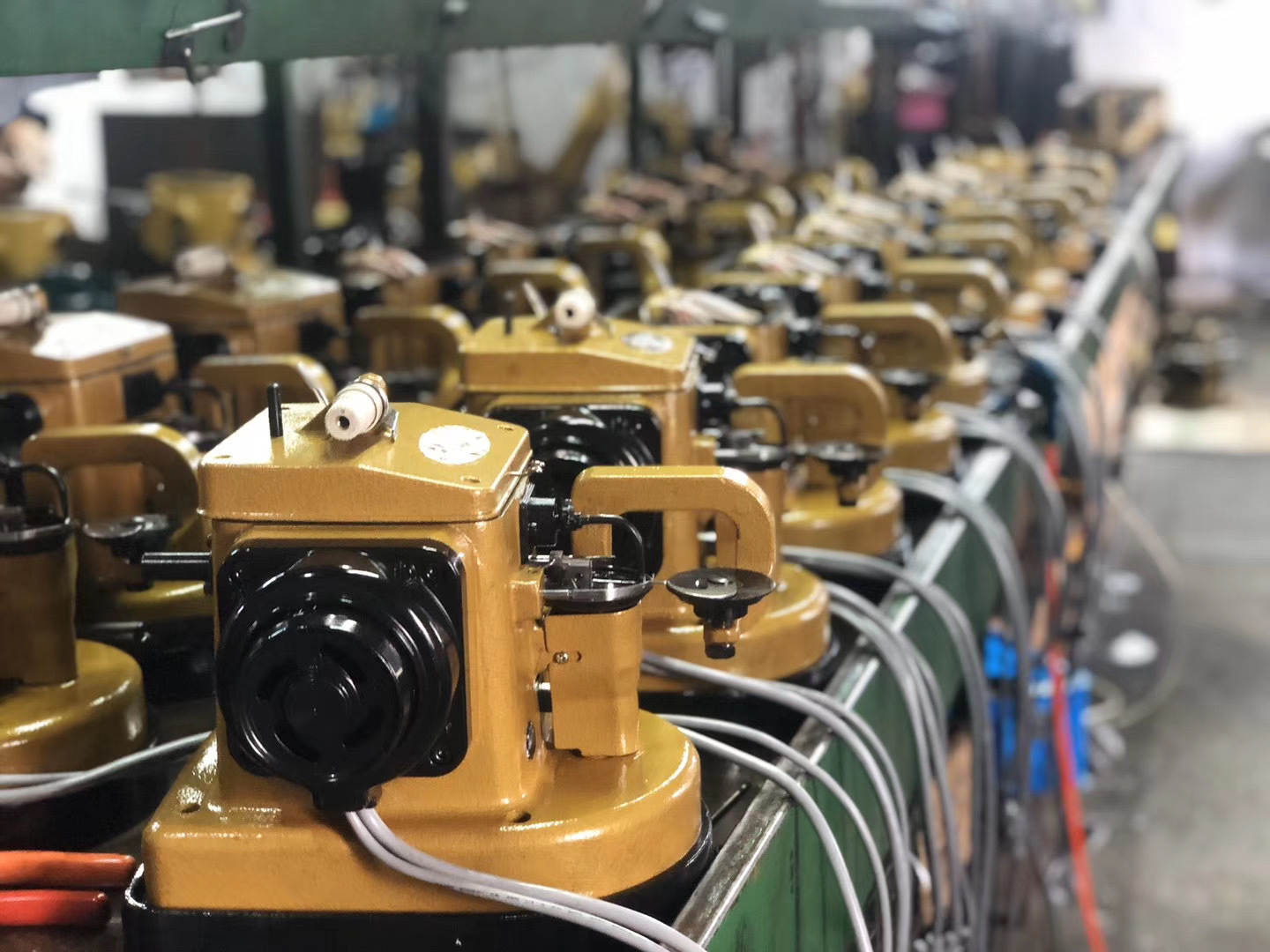 China Electronic Industrial Re - مراجعة Leather Needle Heavy وسعره